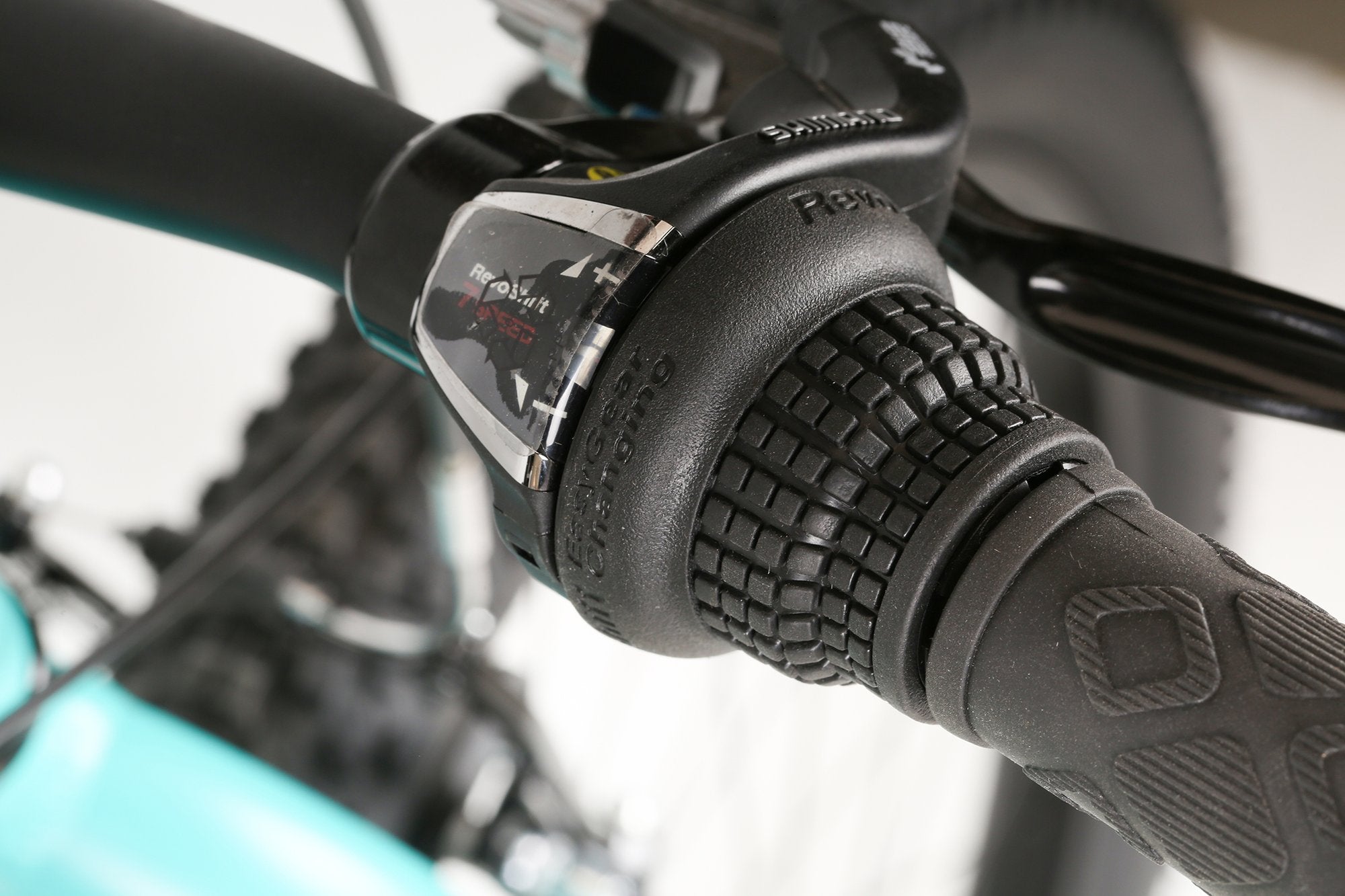 Flightline 24 Plus - Neon Fade